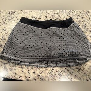 Lululemon Run Pace Setter Black and White Skirt
